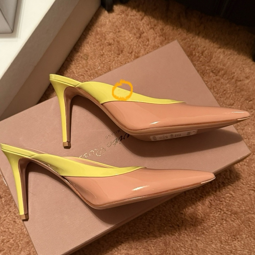 Gianvito Rossi Beige and Yellow Patent Pumps - EU39 - Picture 5 of 6